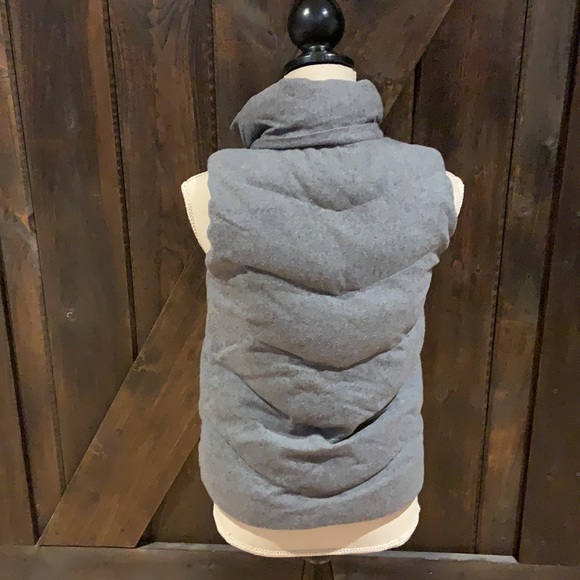 Gap Heathered Grey primaloft 63% wool vest - Picture 7 of 15